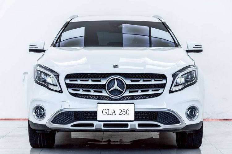 Mercedes-Benz GLA-Class 2020 GLA200 Utility-car เบนซิน ไม่ติดแก๊ส เกียร์อัตโนมัติ ขาว รูปที่ 4