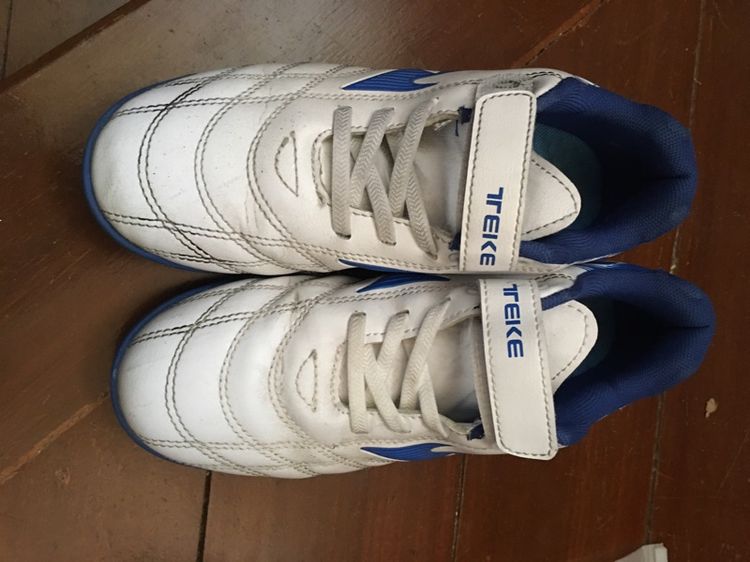 ขาว อื่นๆ รองเท้าฟุตบอลร้อยปุ่ม ไซร้ EU37