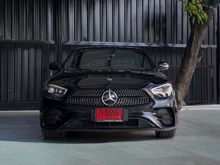 Mercedes-Benz E-Class 2022 E300e Sedan ปลั๊กอินไฮบริด (PHEV) ไม่ติดแก๊ส เกียร์อัตโนมัติ ดำ รูปที่ 4
