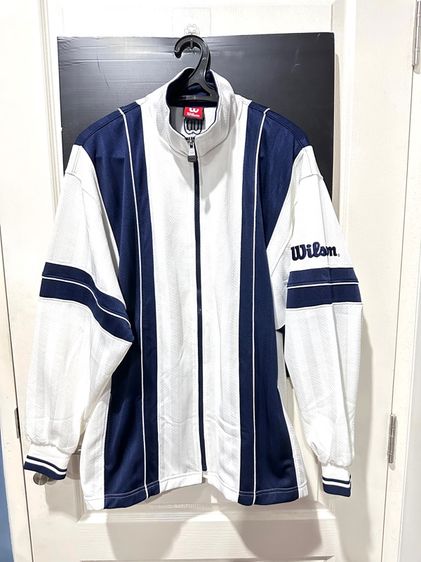 เสื้อวอร์มสีขาว แบรนด์ Wilson