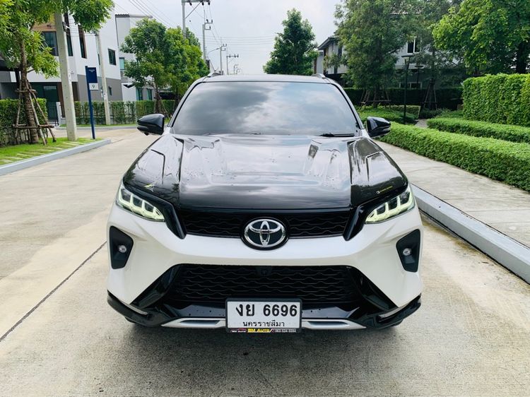Toyota Fortuner 2022 2.4 Legender Utility-car ดีเซล เกียร์อัตโนมัติ ขาว รูปที่ 2