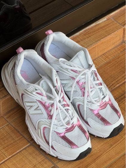 รองเท้า New Balance 530 สีขาว ชมพู รูปที่ 2