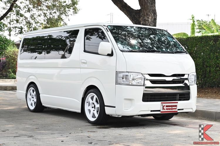 รถ Toyota Hiace 3.0 D4D สี ขาว