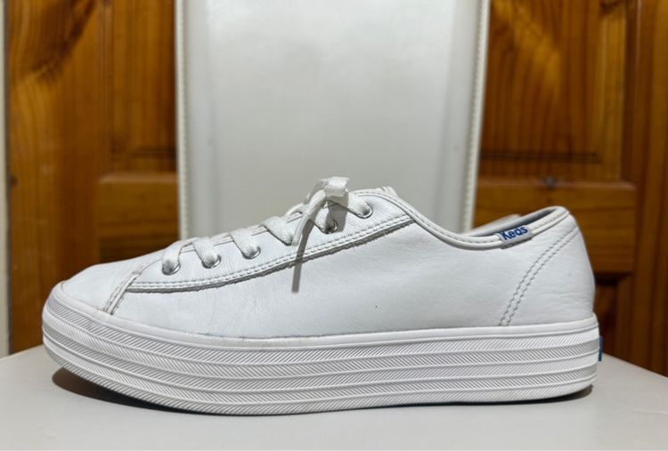 รองเท้าผ้าใบหนังขาวพื้นหนา Keds