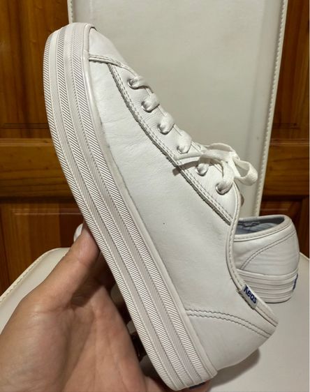 รองเท้าผ้าใบหนังขาวพื้นหนา Keds รูปที่ 9