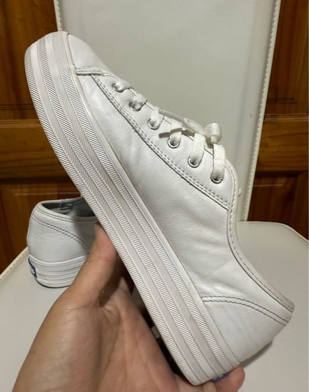รองเท้าผ้าใบหนังขาวพื้นหนา Keds รูปที่ 11