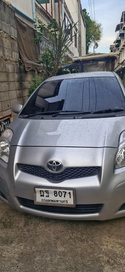 รถ Toyota Yaris 1.5 E สี บรอนซ์เงิน