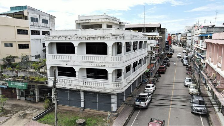 ไม่ใช่ vายตึก 4คูหา3ชั้น  ศาลหลักเมืองพะเยา รูปที่ 2