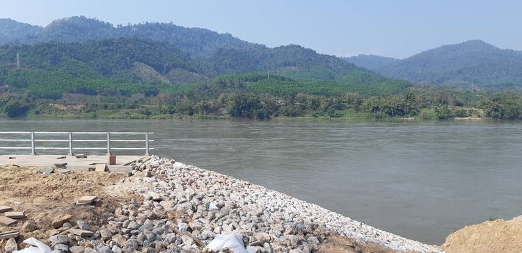 vายที่ดินติดหลังแม่น้ำโขงกว้าง 330 เมตร ด้านหน้าติดถนนหลวง สาย4007 