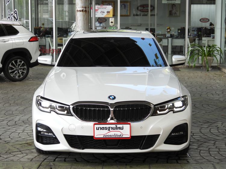 BMW Series 3 2021 330e Sedan ไฮบริด ไม่ติดแก๊ส เกียร์อัตโนมัติ ขาว รูปที่ 2