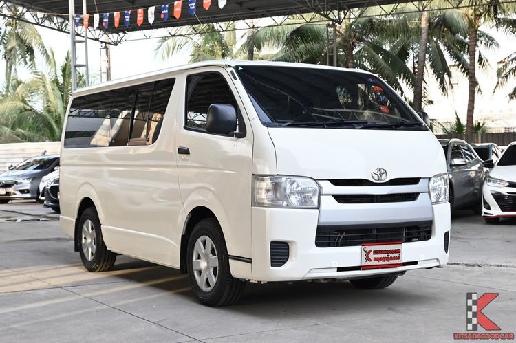 รถ Toyota Hiace 3.0 D4D สี ขาว