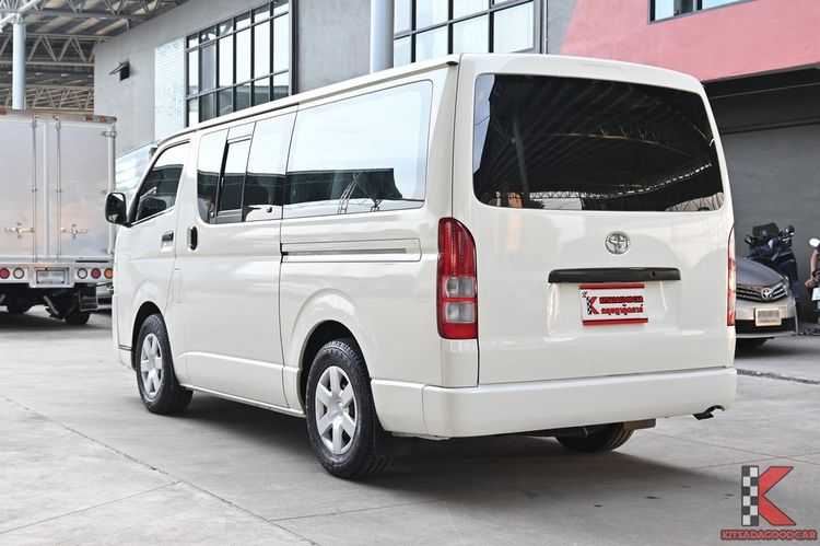 Toyota Hiace 2014 3.0 D4D Van ดีเซล ไม่ติดแก๊ส เกียร์ธรรมดา ขาว รูปที่ 3