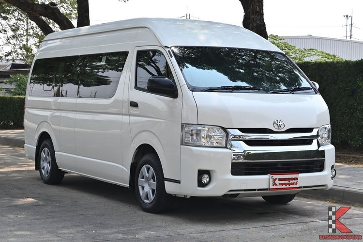 รถ Toyota Commuter 3.0 สี ขาว