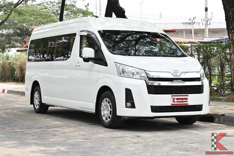 รถ Toyota Commuter 2.8 สี ขาว