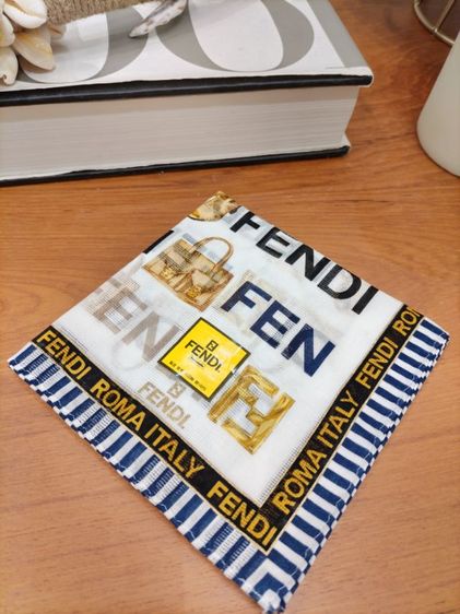 Fendi​แท้​พร้อม​สติ้ก​เกอร์​