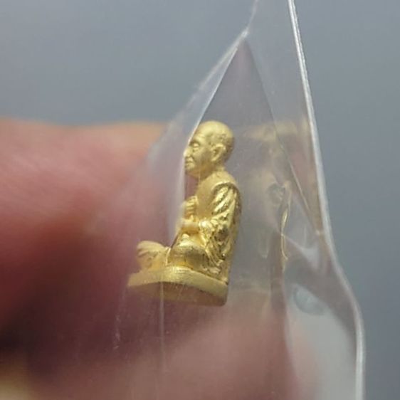 สมเด็จพระพุฒาจารย์ โต พรหมรังสี เนื้อทองคำแท้ รุ่นอุดมโชคโภคทรัพย์ วัดโสธรวราราม พ.ศ.2550 พร้อมกล่องเดิม

 รูปที่ 3