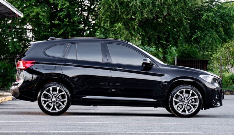 BMW X1 2021 2.0 sDrive20d M Sport Sedan ดีเซล ไม่ติดแก๊ส เกียร์อัตโนมัติ ดำ รูปที่ 4