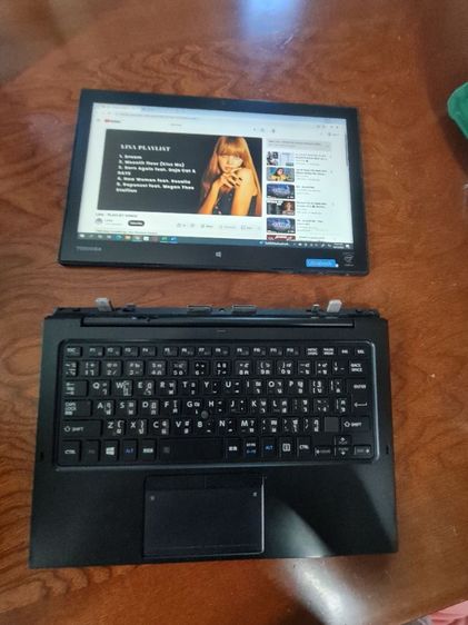 Note book และ Tablet   2 in 1
Toshiba Dynabook จอทัชสกรีน 