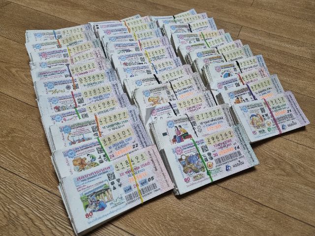 อื่นๆ เหมาล็อตเตอรี่มือสอง 3500 ใบ พร้อมกล่อง