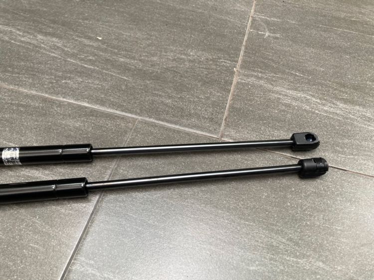 โช๊คฝากระโปรงหลัง SUZUKI Swift Gen2 รุ่นปี 2018 2019 2020 2021 2022 2023 2024 2025 ของใหม่ 1 คู่ รูปที่ 3