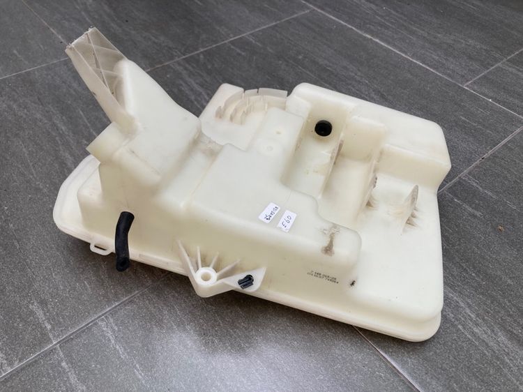 BMW E60 E90 กลอนล๊อกฝาท้าย ปุ่มยางเปิดฝาท้าย มอเตอร์ฉีดน้ำฝน กระติกพักน้ำ โลโก้ฝากระโปรง แตร ของแท้มือสอง รูปที่ 15