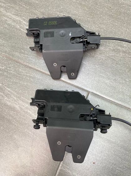 BMW E60 E90 กลอนล๊อกฝาท้าย ปุ่มยางเปิดฝาท้าย มอเตอร์ฉีดน้ำฝน กระติกพักน้ำ โลโก้ฝากระโปรง แตร ของแท้มือสอง รูปที่ 3