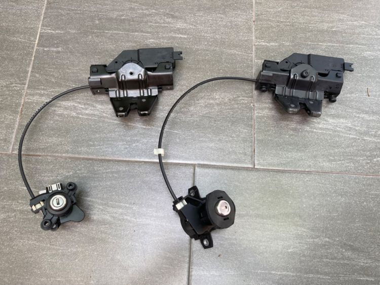 BMW E60 E90 กลอนล๊อกฝาท้าย ปุ่มยางเปิดฝาท้าย มอเตอร์ฉีดน้ำฝน กระติกพักน้ำ โลโก้ฝากระโปรง แตร ของแท้มือสอง รูปที่ 2