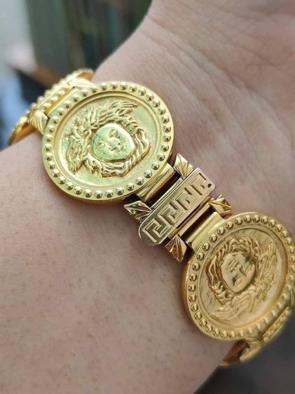 VINTAGE GIANNI VERSACE Signature MEDUSA Bracelet Watch Gold G10 Unisex เป็นอีกรุ่นที่ต้องมีในcollection หน้าปัดดำ  รูปที่ 4