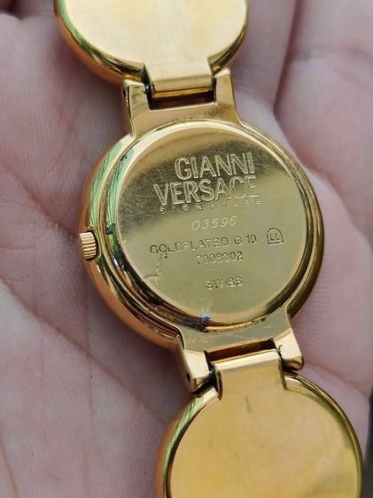 VINTAGE GIANNI VERSACE Signature MEDUSA Bracelet Watch Gold G10 Unisex เป็นอีกรุ่นที่ต้องมีในcollection หน้าปัดดำ  รูปที่ 6