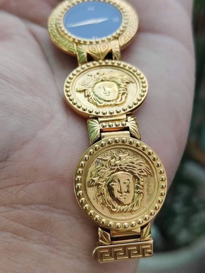 VINTAGE GIANNI VERSACE Signature MEDUSA Bracelet Watch Gold G10 Unisex เป็นอีกรุ่นที่ต้องมีในcollection หน้าปัดดำ  รูปที่ 14