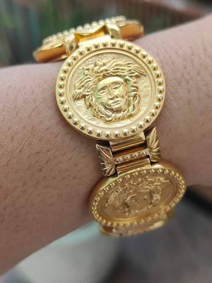 VINTAGE GIANNI VERSACE Signature MEDUSA Bracelet Watch Gold G10 Unisex เป็นอีกรุ่นที่ต้องมีในcollection หน้าปัดดำ  รูปที่ 5