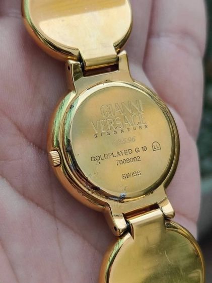 VINTAGE GIANNI VERSACE Signature MEDUSA Bracelet Watch Gold G10 Unisex เป็นอีกรุ่นที่ต้องมีในcollection หน้าปัดดำ  รูปที่ 3