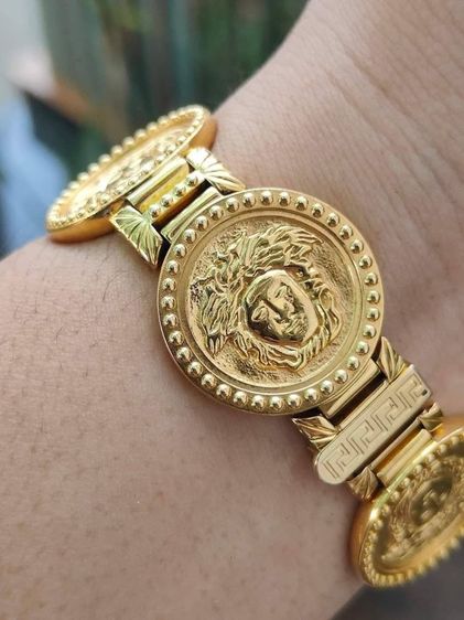 VINTAGE GIANNI VERSACE Signature MEDUSA Bracelet Watch Gold G10 Unisex เป็นอีกรุ่นที่ต้องมีในcollection หน้าปัดดำ  รูปที่ 16