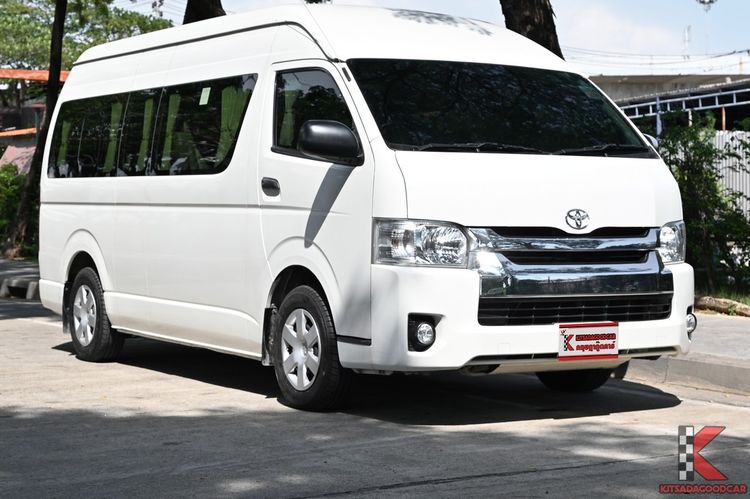 รถ Toyota Commuter 3.0 สี ขาว