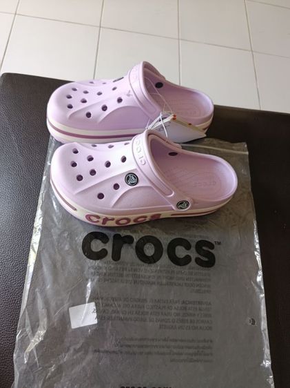 รองเท้าcrocs รูปที่ 8