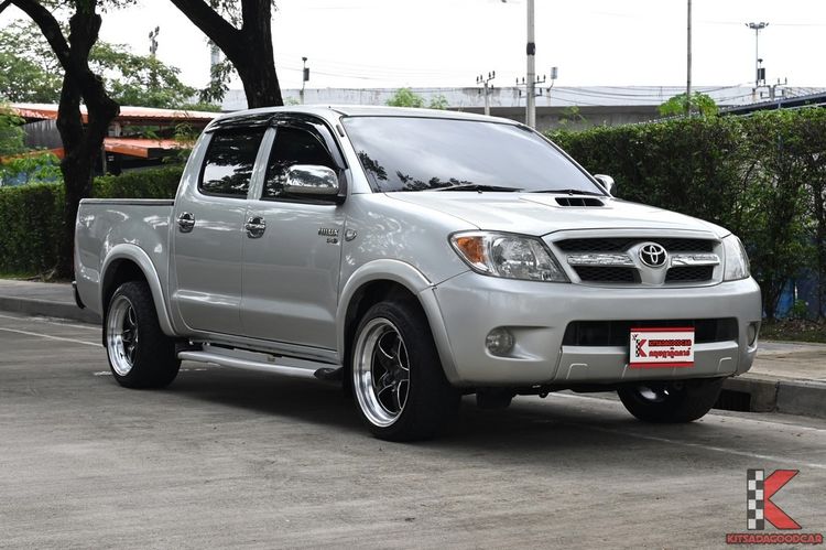 รถ Toyota Hilux Vigo 2.5 E สี บรอนซ์เงิน