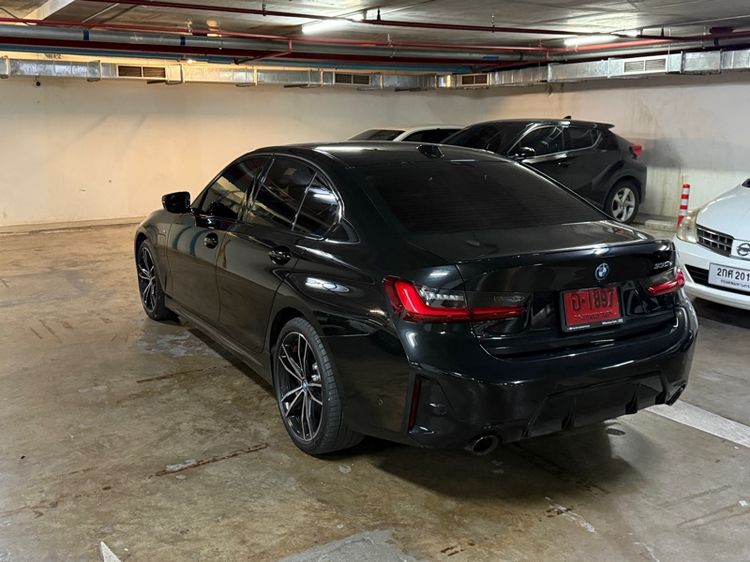 BMW Series 3 2024 330e Sedan ปลั๊กอินไฮบริด (PHEV) ไม่ติดแก๊ส เกียร์อัตโนมัติ ดำ รูปที่ 3
