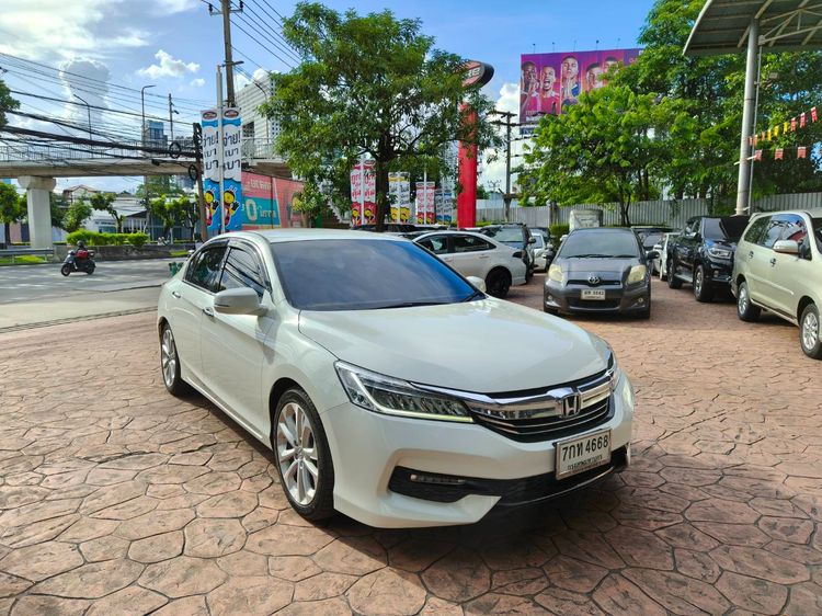 รถ Honda Accord 2.4 EL i-VTEC สี ขาว