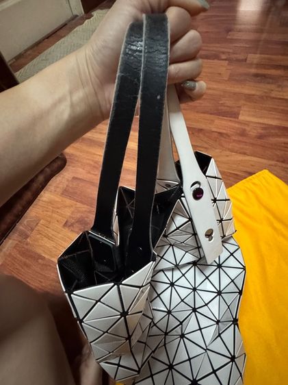 ขายกระเป๋า Bao Bao ของแท้ สีขาวบล็อก 10 รูปที่ 6