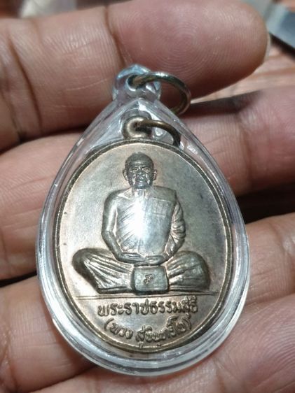 เหรียญพระราชธรรมสุธี (หลวงตาพวง)วัดศรีธรรมาราม จ.ยโสธร ปี2539

เนื้อนวโลหะ ไม่ผ่านการใช้พร้อมเลี่ยมกันน้ำรับประกันพระแท้ดูง่าย รูปที่ 6