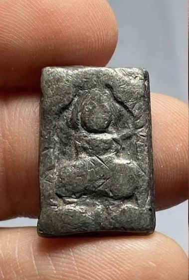 หลวงปู่ศุข สี่เหลี่ยมประภามณฑล