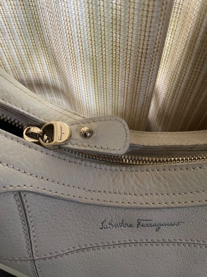 Ferragamo handbag รูปที่ 2
