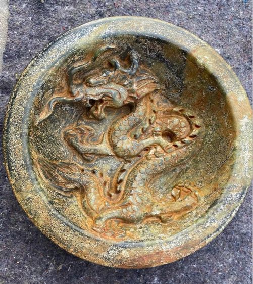 จานหินแกะมังกรหยกตัวใหญ่ 