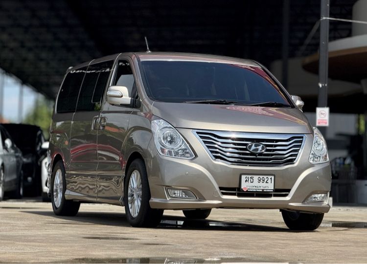 รถ Hyundai Grand Starex 2.5 VIP สี น้ำตาล