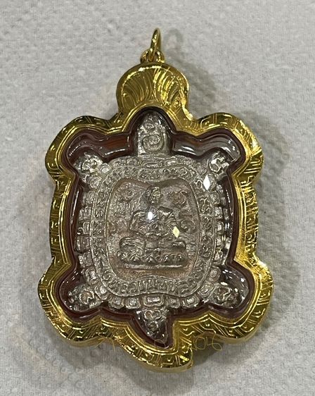 เหรียญพญาเต่าเรือน เต่าหล่อหลวงปู่หลิว วัดไร่แตงทอง รุ่น รตท. เนื้อเงิน โค๊ตชัดเจน ปี 2537 สวยพร้อมกรอบทองคำ