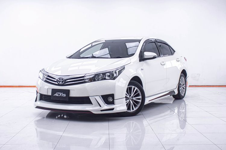รถ Toyota Altis 1.8 E สี ขาว