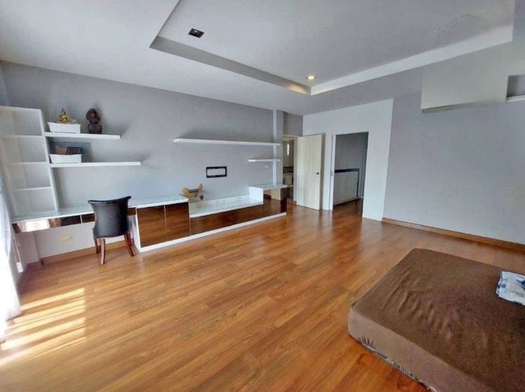 มีบางส่วน ขายบ้านเดี่ยว 2 ชั้น หมู่บ้านเดอะเซนโทรวงแหวน-อ่อนนุชลาดกระบัง พร้อมเข้าอยู่ ทำเลดี เดินทางสะดวก ใกล้โรบินสัน ลาดกระบัง  รูปที่ 3