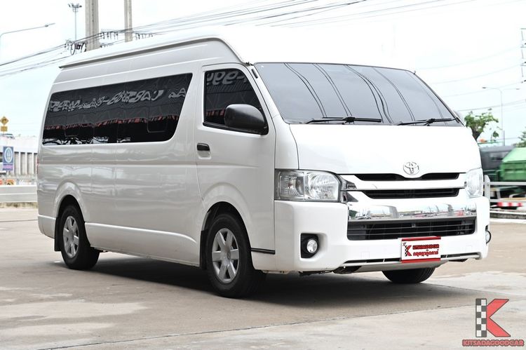 รถ Toyota Commuter 2.7 สี ขาว