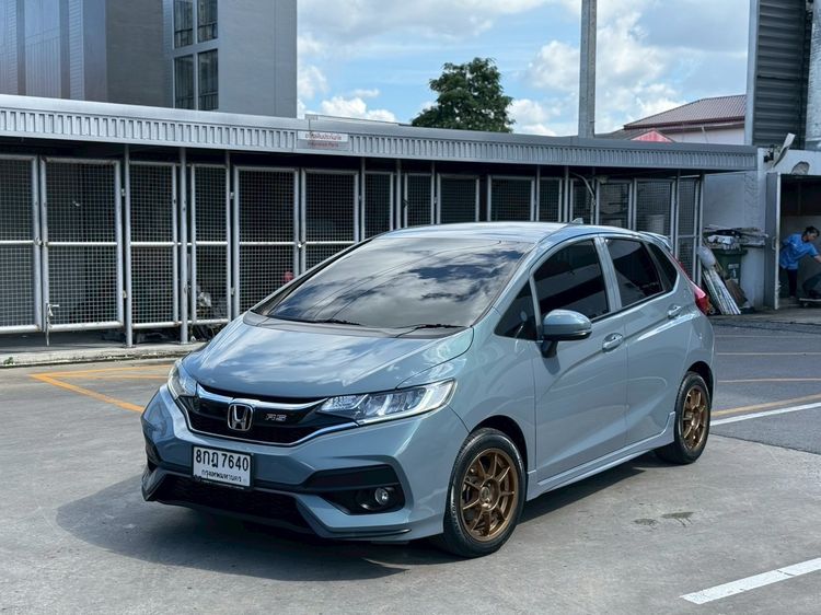 รถ Honda Jazz 1.5 RS i-VTEC สี เทา