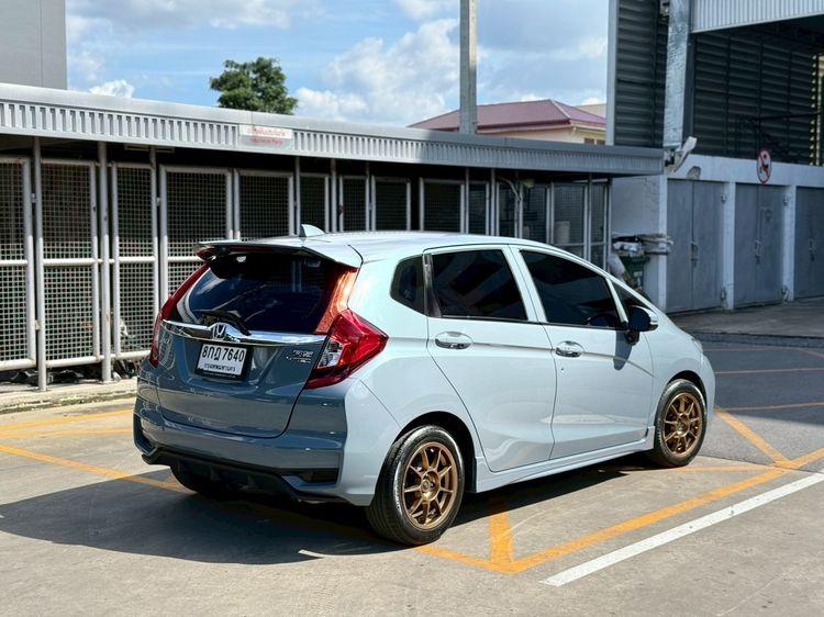 Honda Jazz 2018 1.5 RS i-VTEC Sedan เบนซิน ไม่ติดแก๊ส เกียร์อัตโนมัติ เทา รูปที่ 4